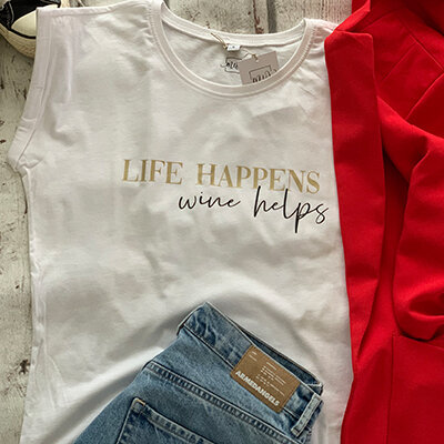 Oversize-Tshirt "Life happens wine helps" platin von Mellow Words XXL