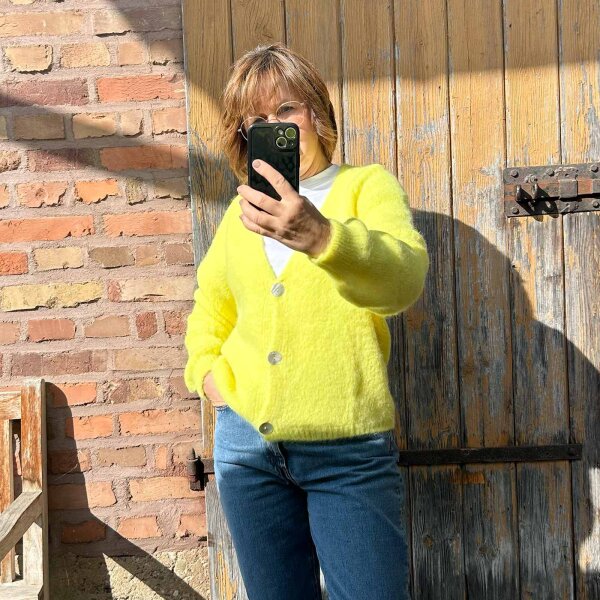 Alpaka Cardigan "Neon gelb" von Sarah & Sally