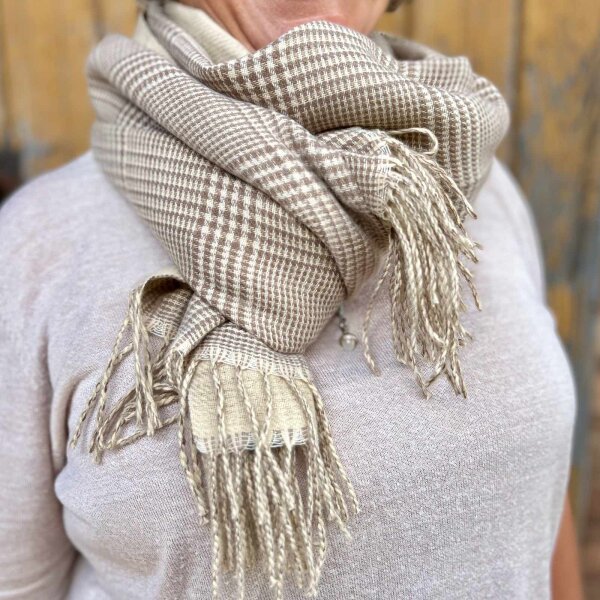Karierter Schal mit Fransen beige