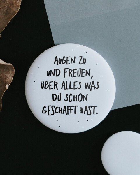 Magnet "Augen zu und freuen" groß von Heldenglück