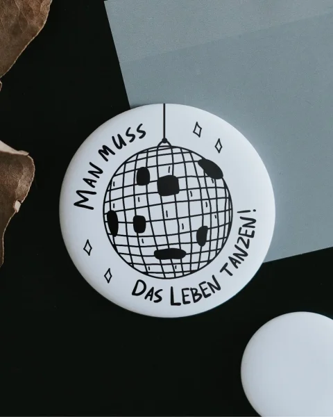 Magnet "Man muss das Leben tanzen" groß von Heldenglück