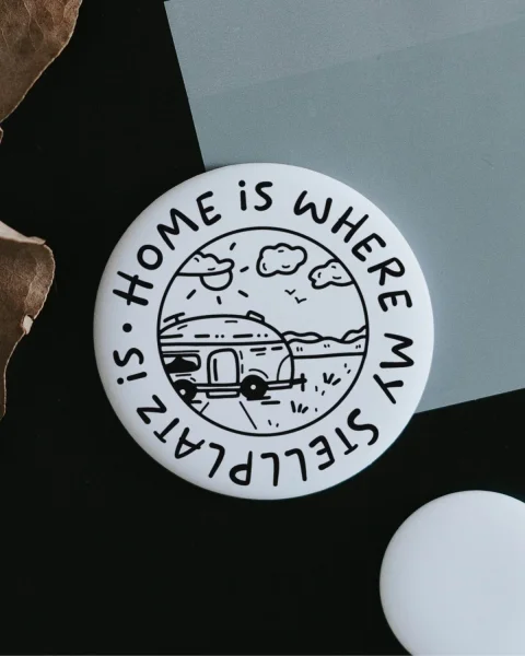Magnet "Home is where my Stellplatz" groß von Heldenglück