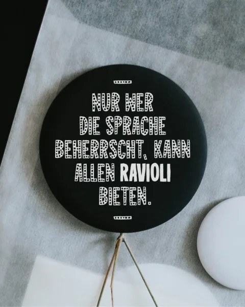 Magnet "Nur wer die Sprache beherrscht, kann allen Ravioli bieten" groß von Heldenglück