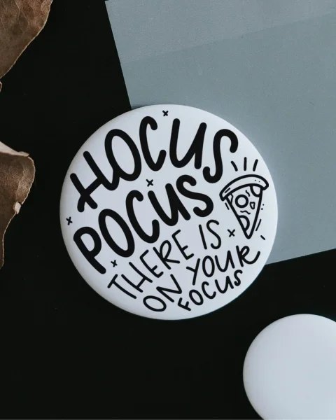 Magnet "Hocus Pocus there is Pizza on your Focus" groß von Heldenglück