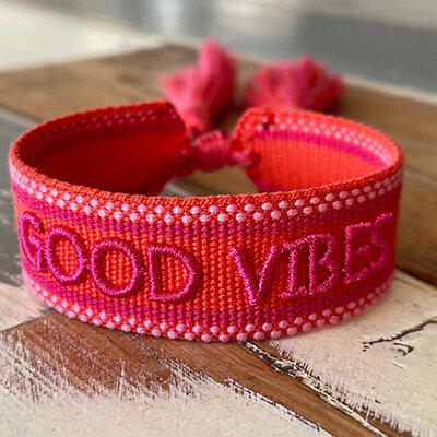 Statement-Armband "Good Vibes pink-rot-orange" von Parsley & Pepper