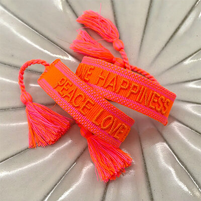 Statement-Armband "Peace Love Happiness neonorange-pink" von Parsley & Pepper