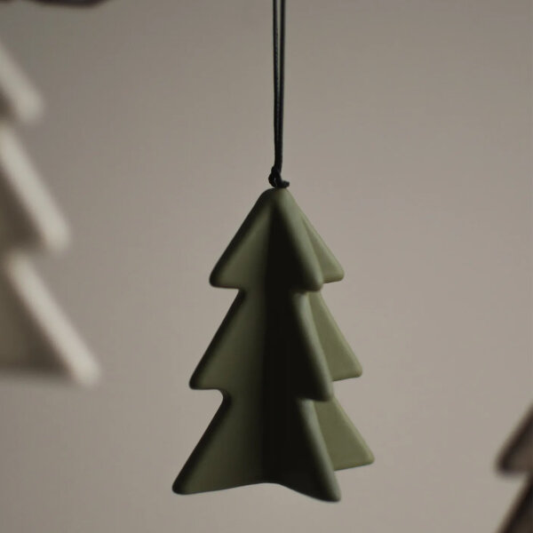 Hanging Winter Tree green von DBKD