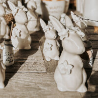 Porzellanhase mit Blumenkränzchen groß