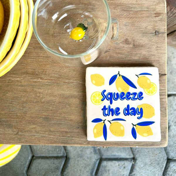 Bunte Fliese "Squeeze the day" von Yett