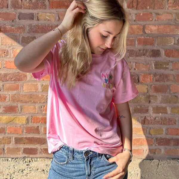 T-Shirt "Now or never" pink