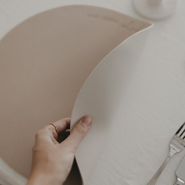 Wendbares Platzset "Das Leben ist schön" Creme von Eulenschnitt