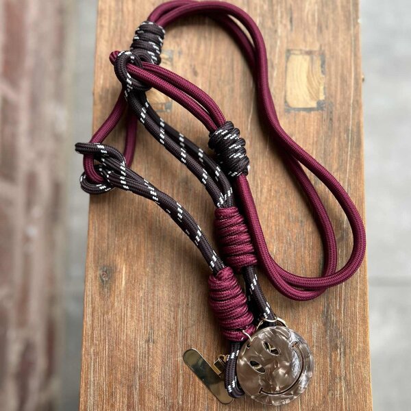Handgeflochtene Handykette Smiley bordeaux