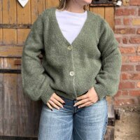 Alpaka Cardigan "moosgrün" von Sarah &...