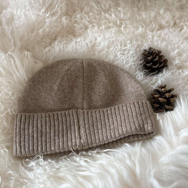 Strickmütze mit Wolle taupe